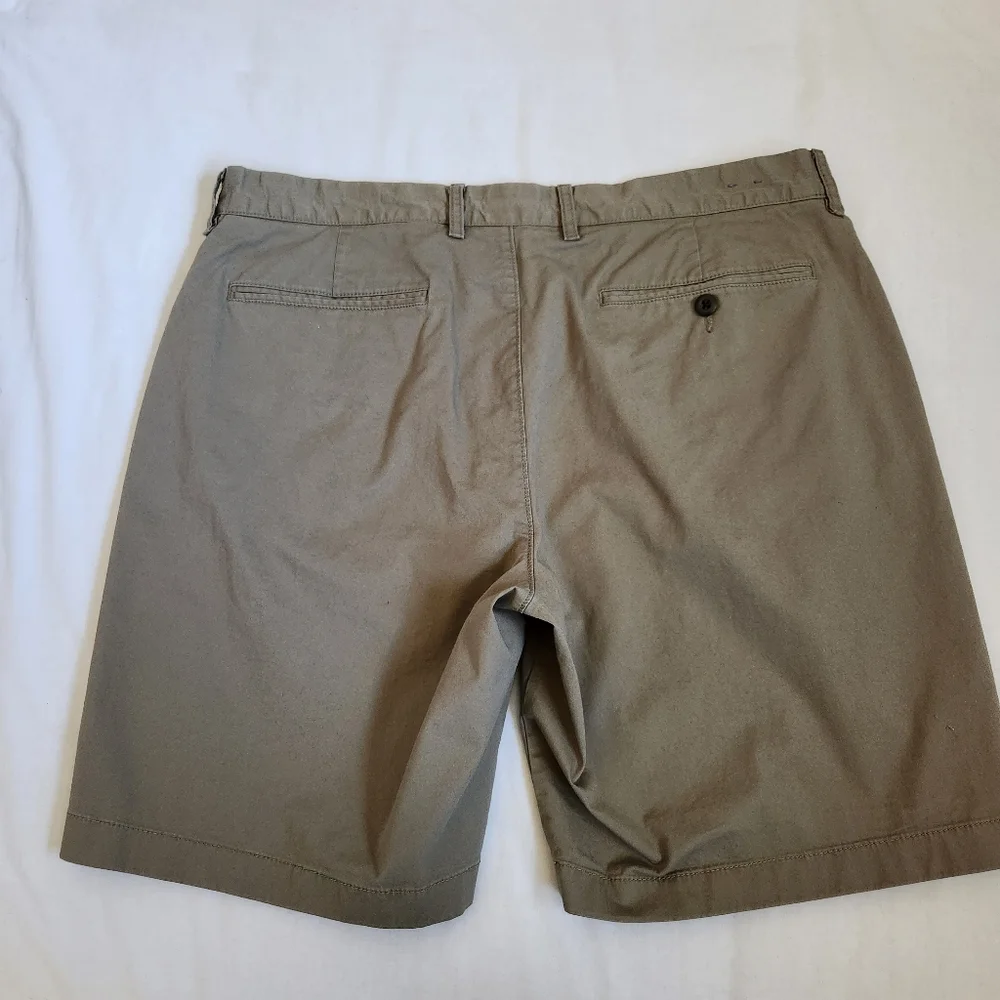J. Crew men's shorts Chino green 35×9